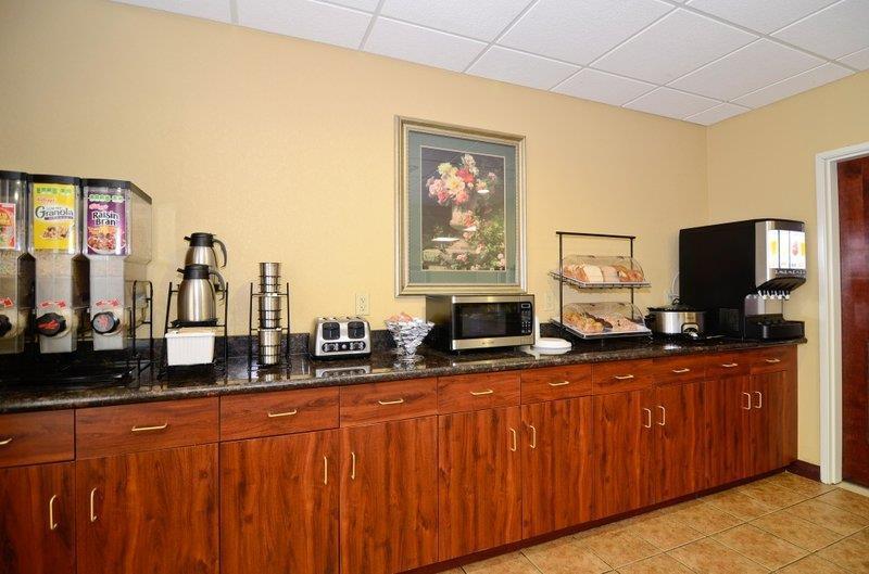 Best Western Lawrenceburg Inn Restaurant photo